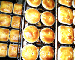 9 flavors:
Plain Pie, Steak & Mushroom, Steak & Tasty Cheese, Steak & Hot Curry, Steak Cheese & Bacon, Steak & Pepper, Steak & Onion, Chicken Pie, Chicken Sweet Chili & Cheese